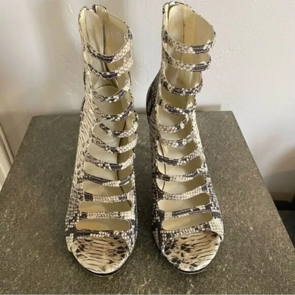 Stuart Weitzman Snakeskin Leather Gladiator Sandal Pumps in Grey
